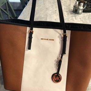 Large Michael kors purse/tote